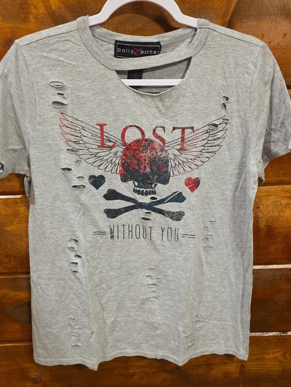 Polly & Esther Gray Distressed Winged Skull Graphic Tee with Red Accents